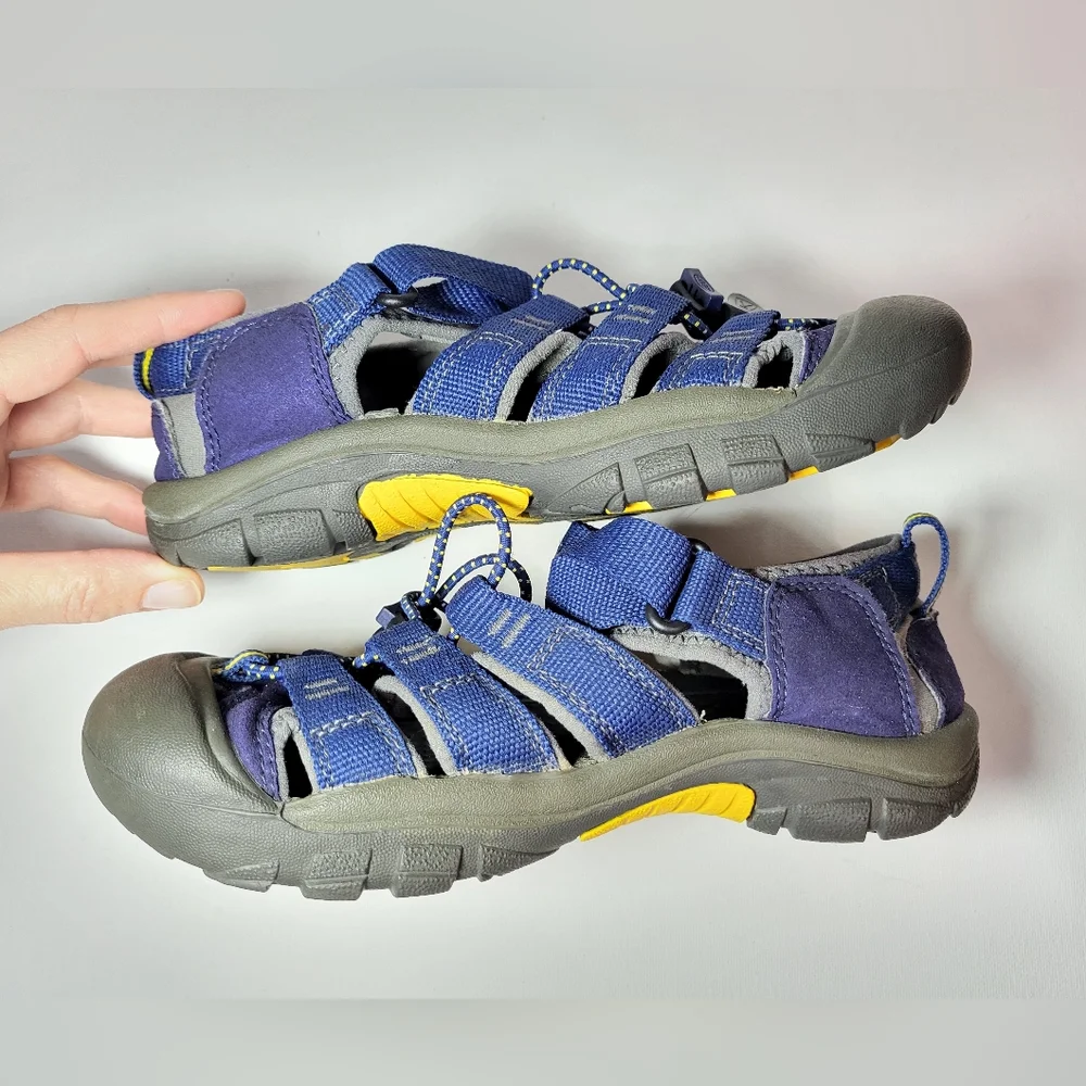 Keen •waterproof webbed